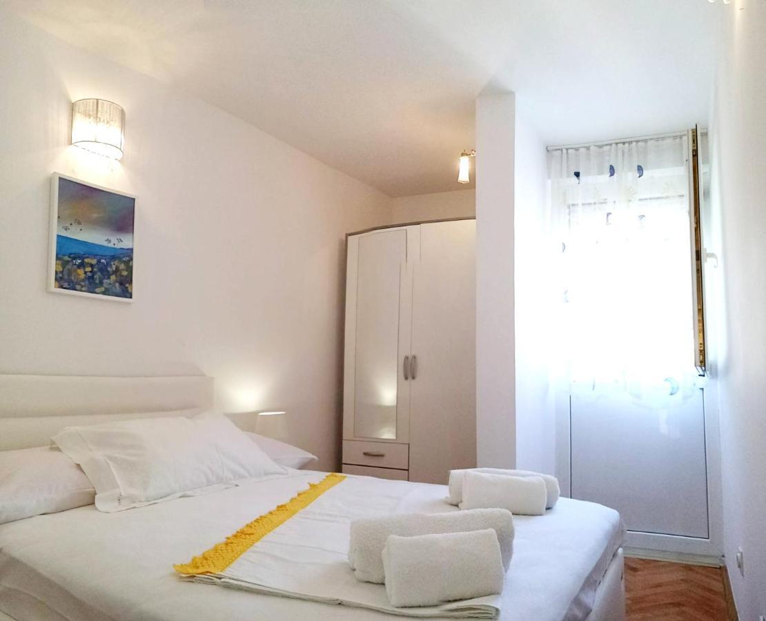 Newly Renovated Apartment "Marin" In The Center! 오미스 외부 사진