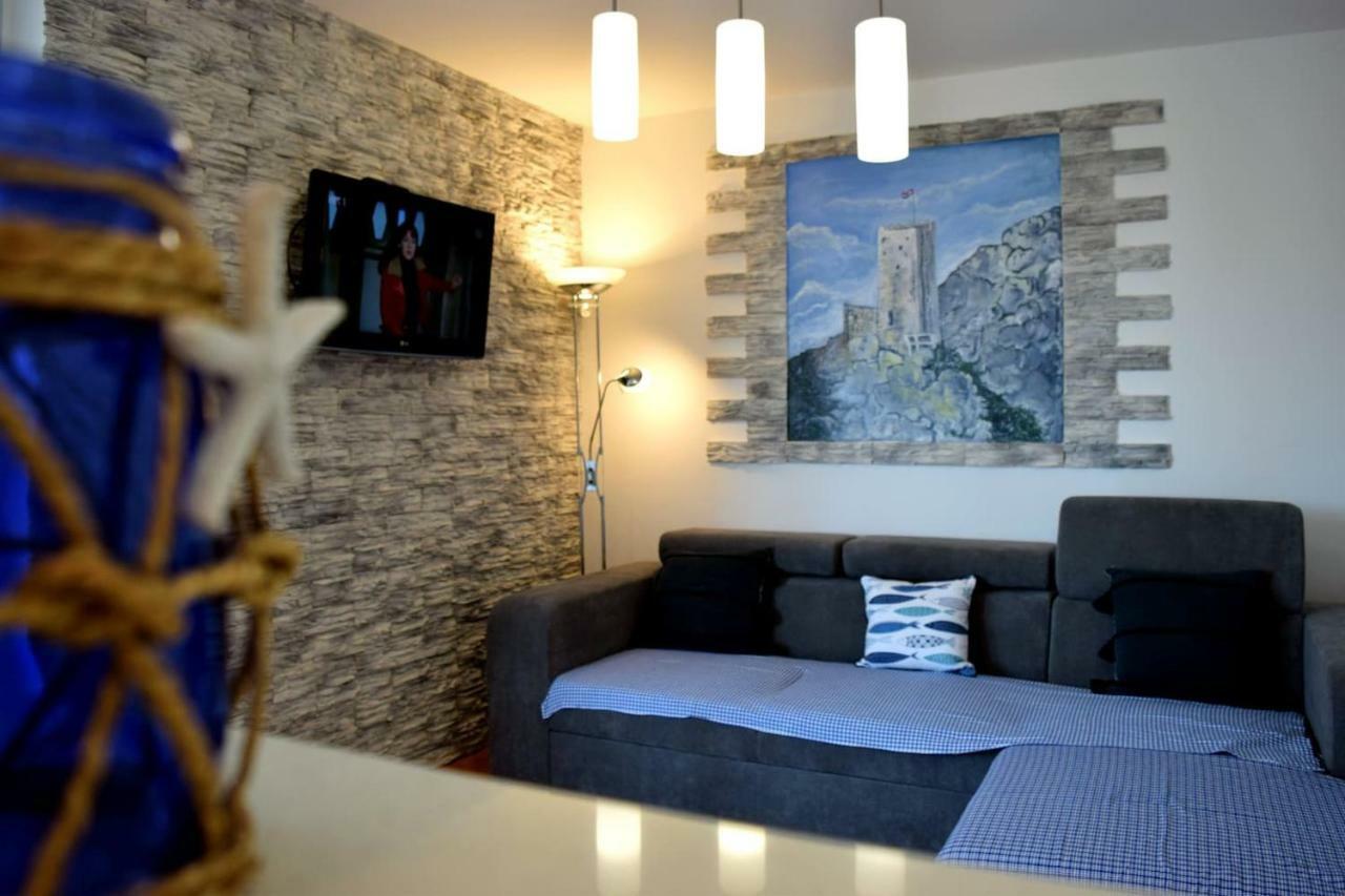 Newly Renovated Apartment "Marin" In The Center! 오미스 외부 사진