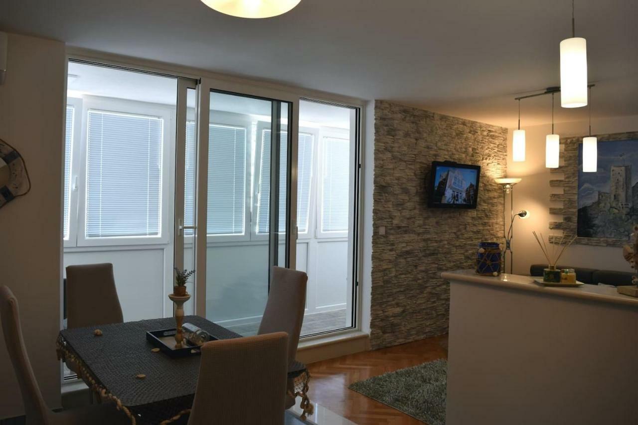 Newly Renovated Apartment "Marin" In The Center! 오미스 외부 사진