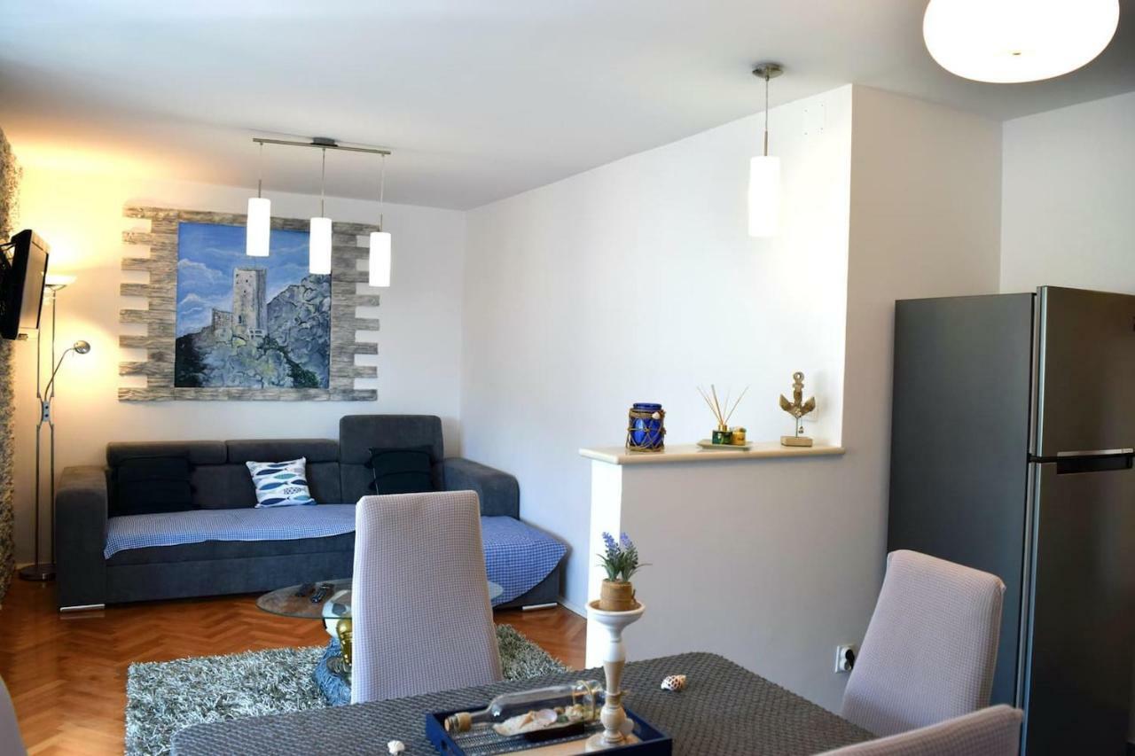 Newly Renovated Apartment "Marin" In The Center! 오미스 외부 사진