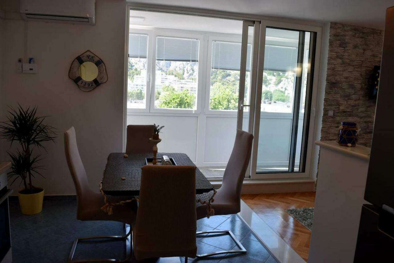 Newly Renovated Apartment "Marin" In The Center! 오미스 외부 사진
