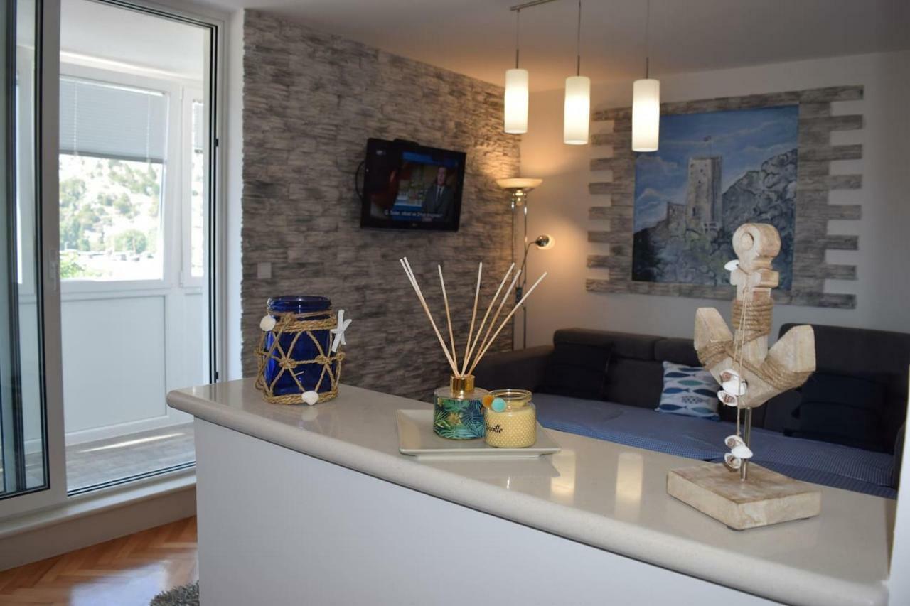 Newly Renovated Apartment "Marin" In The Center! 오미스 외부 사진