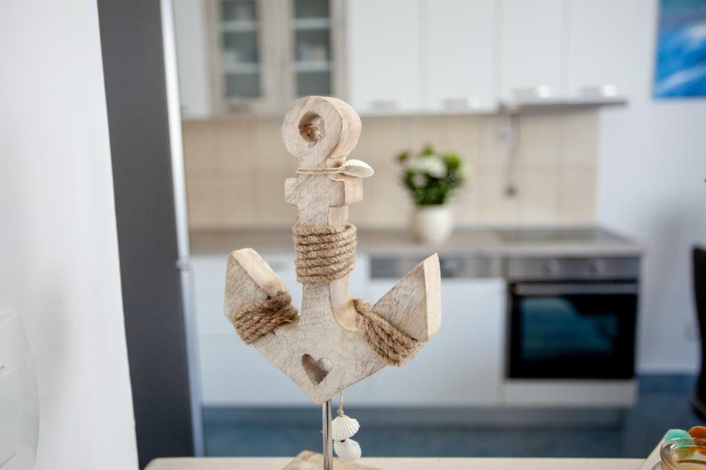 Newly Renovated Apartment "Marin" In The Center! 오미스 외부 사진